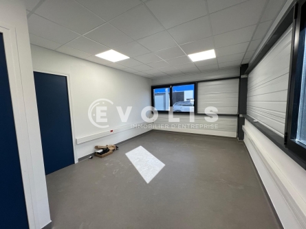 Photo 3 – location Entrepôts / activités	POMMIERS (69480)