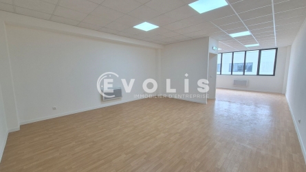 Photo 3 – vente Entrepôts / activités	SERRIS (77700)