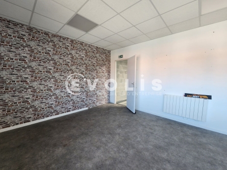 Photo 8 – vente Entrepôts / activités	VAULX MILIEU (38090)