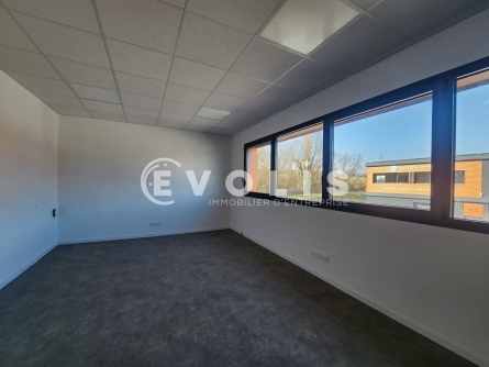 Photo 9 – vente Entrepôts / activités	VAULX MILIEU (38090)