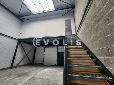 Photo 4 – vente Entrepôts / activités	VAULX MILIEU (38090)