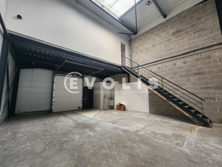Photo 2 – vente Entrepôts / activités	VAULX MILIEU (38090)
