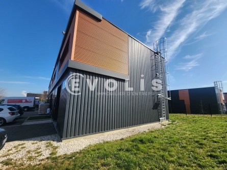 Photo 1 – vente Entrepôts / activités	VAULX MILIEU (38090)