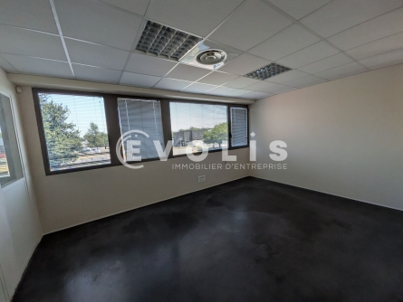 Photo 4 – location Entrepôts / activités	CANEJAN (33610)