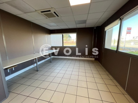 Photo 3 – location Entrepôts / activités	VOURLES (69390)