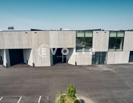 Photo 2 – location Entrepôts / activités	NEUVILLE EN FERRAIN (59960)