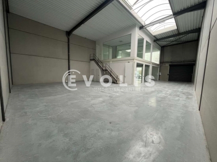 Photo 4 – location Entrepôts / activités	NEUVILLE EN FERRAIN (59960)