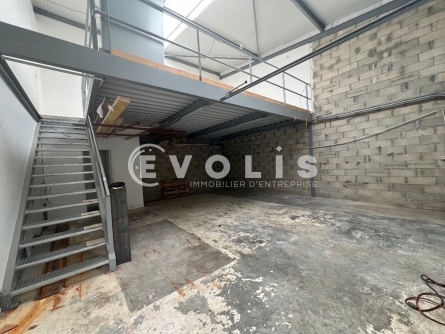 Photo 2 – location Entrepôts / activités	VILLENEUVE LE ROI (94290)