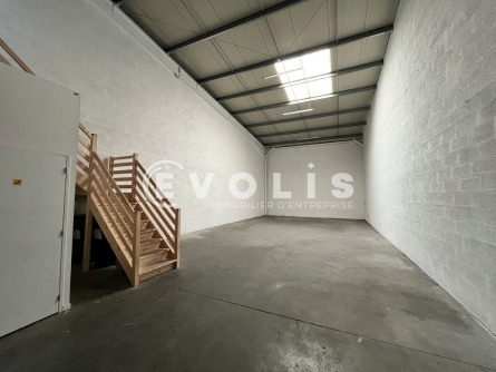 Photo 2 – location Entrepôts / activités	LE HAILLAN (33185)