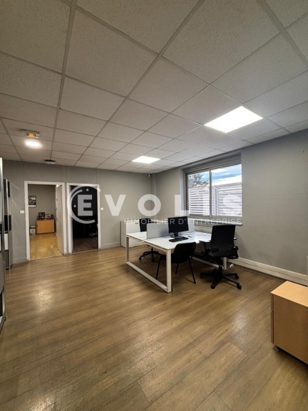 Photo 12 – vente Entrepôts / activités	CHASSIEU (69680)
