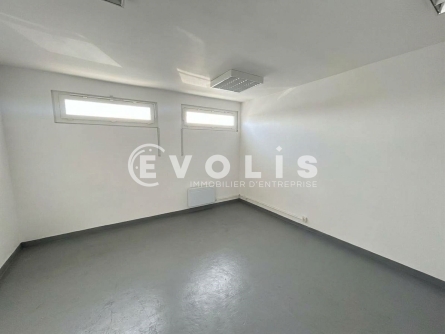 Photo 2 – location Entrepôts / activités	CHEPTAINVILLE (91630)