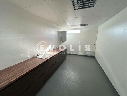Photo 4 – location Entrepôts / activités	CHEPTAINVILLE (91630)