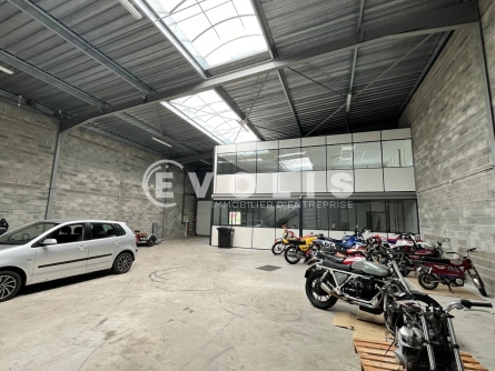 Photo 2 – location Entrepôts / activités	YVRAC (33370)
