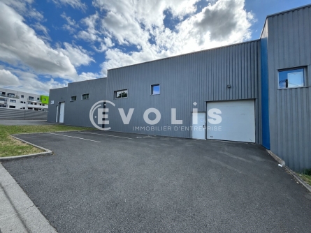 Photo 1 – location Entrepôts / activités	YVRAC (33370)