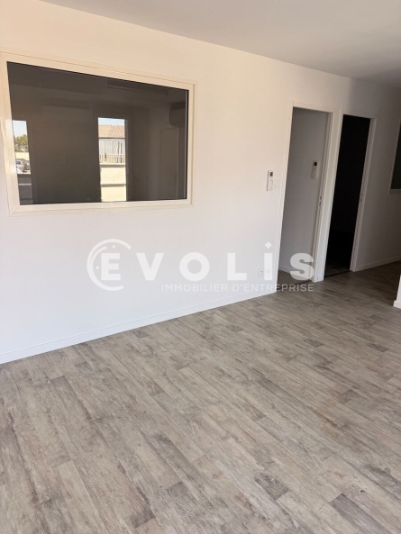Photo 5 – location Entrepôts / activités	SORGUES (84700)