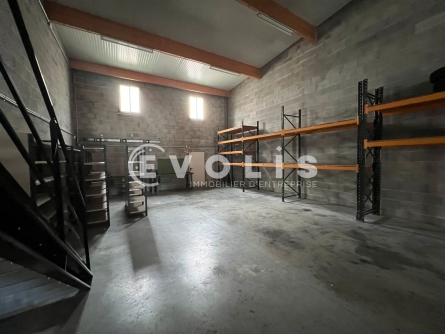 Photo 12 – location Entrepôts / activités	SAINT LAURENT DE MURE (69720)