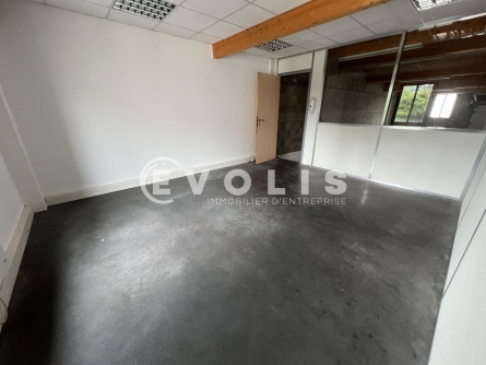Photo 7 – location Entrepôts / activités	SAINT LAURENT DE MURE (69720)