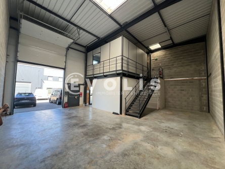 Photo 1 – location Entrepôts / activités	GENAY (69730)