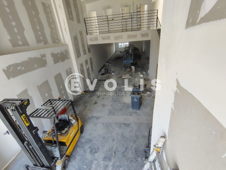 Photo 2 – location Entrepôts / activités	SANTENY (94440)