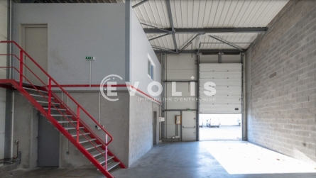 Photo 2 – location Entrepôts / activités	RILLIEUX LA PAPE (69140)