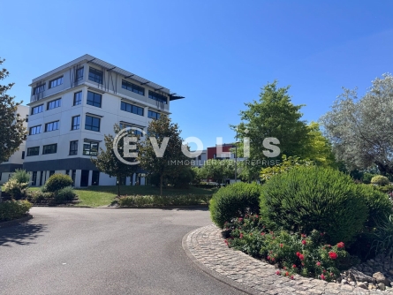 Photo 11 – location bureaux	ST PRIEST (69800)