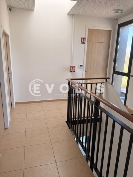 Photo 5 – location Entrepôts / activités	ARLES (13200)