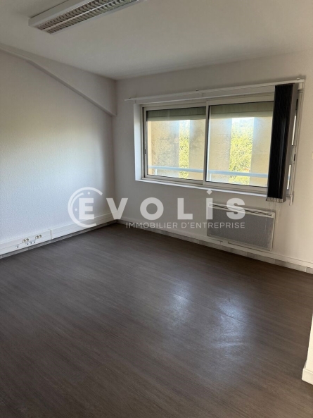 Photo 3 – location Entrepôts / activités	BEDARRIDES (84370)