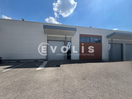 Photo 1 – location Entrepôts / activités	SAINT PRIEST (69800)