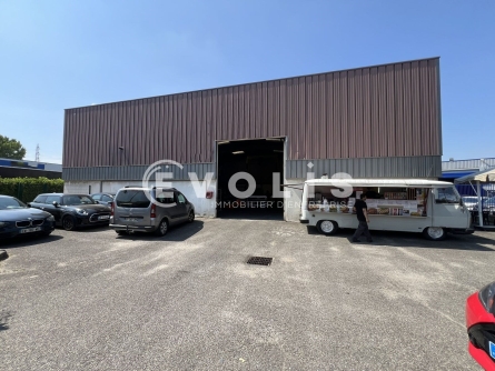 Photo 1 – location Entrepôts / activités	VAULX EN VELIN (69120)