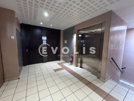 Photo 7 – location bureaux	SAINT PRIEST (69800)