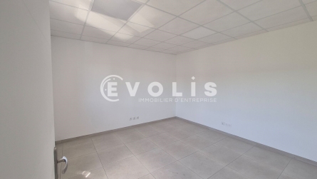 Photo 11 – location Entrepôts / activités	OZOIR LA FERRIERE (77330)