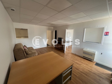 Photo 8 – vente Entrepôts / activités	SAINT PRIEST (69800)