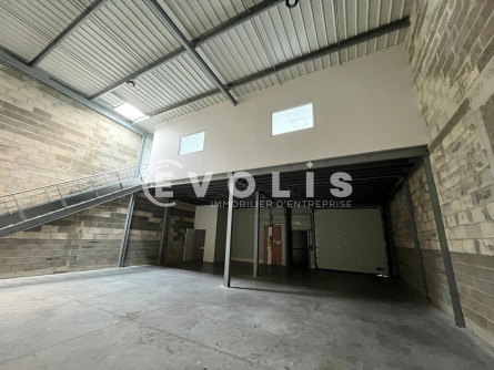 Photo 2 – location Entrepôts / activités	AMBARES ET LAGRAVE (33440)