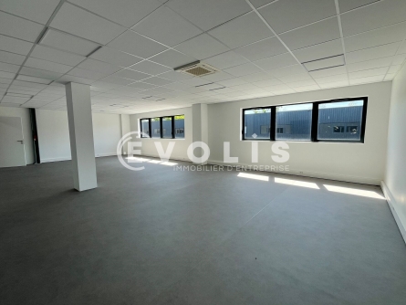 Photo 8 – location Entrepôts / activités	AMBARES ET LAGRAVE (33440)