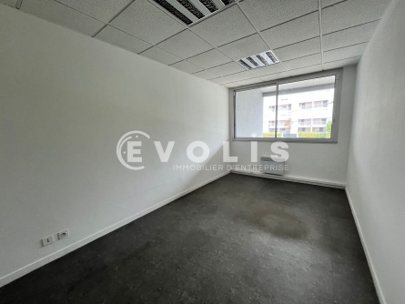 Photo 12 – location Entrepôts / activités	EYSINES (33320)