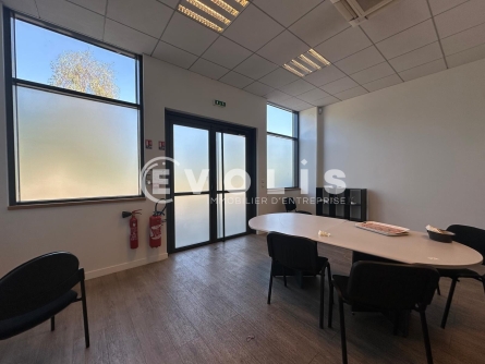 Photo 9 – location Entrepôts / activités	VILLENEUVE LA GARENNE (92390)