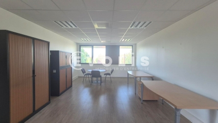Photo 1 – vente bureaux	CHANTELOUP EN BRIE (77600)