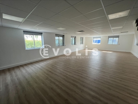 Photo 8 – location Entrepôts / activités	MIRIBEL (01700)