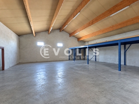 Photo 2 – vente Entrepôts / activités	LANSAC (33710)