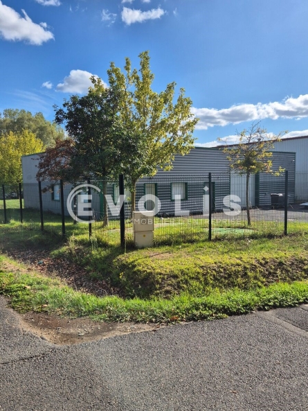 Photo 2 – vente Entrepôts / activités	NEUILLE PONT PIERRE (37360)