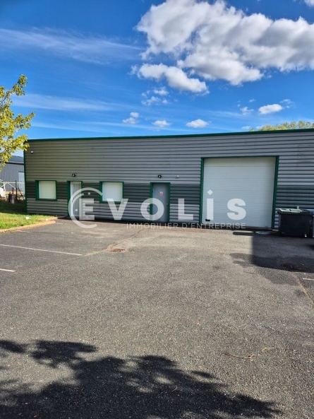 Photo 1 – vente Entrepôts / activités	NEUILLE PONT PIERRE (37360)
