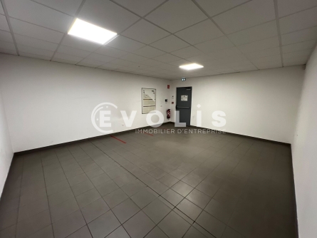 Photo 7 – location Entrepôts / activités	SAINT PRIEST (69800)
