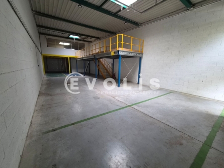 Photo 1 – location Entrepôts / activités	MAROLLES EN BRIE (94440)